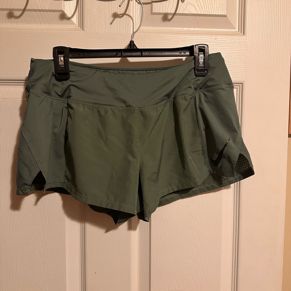 Nike Green Athletic Shorts Lightweight Design